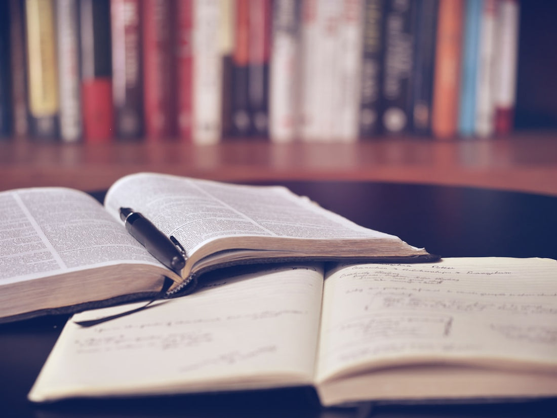 World globe and books — the power of cultural notes in language learning